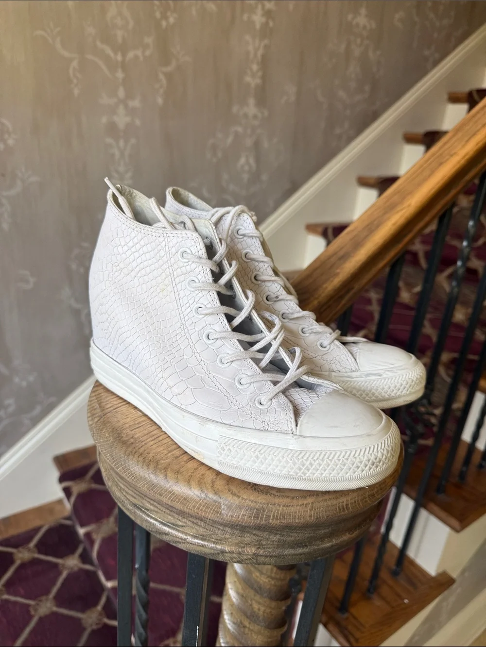 CONVERSE CHUCK TAYLOR ALL STAR vintage high top shoe size 8 reptile embossed.